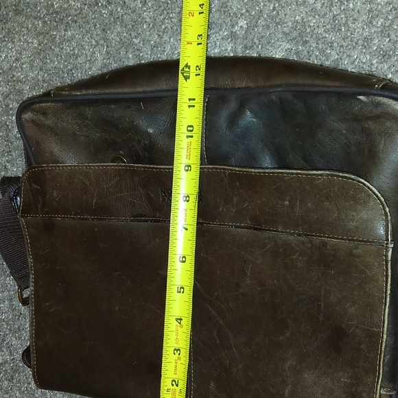 Kenneth Cole Reaction Messenger Bag - Picture 9 of 9